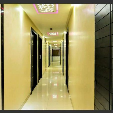 Skylawn Hotel 苏拉特 外观 照片